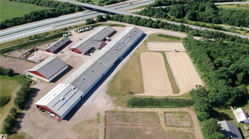Ridecenterets faciliteter og udendørsbaner